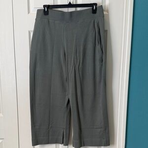 # Pact Gray/Green XL Cropped Pants